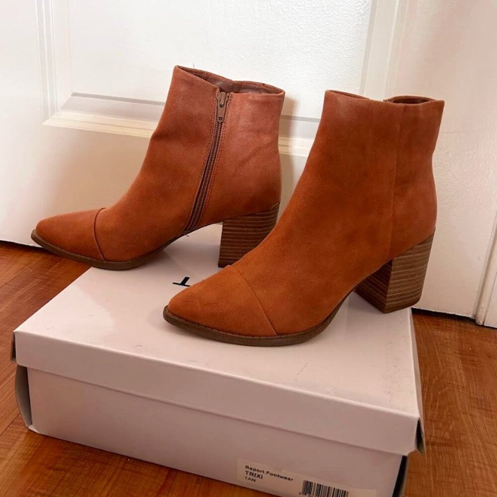 NWT Report Ankle Boots in Tan